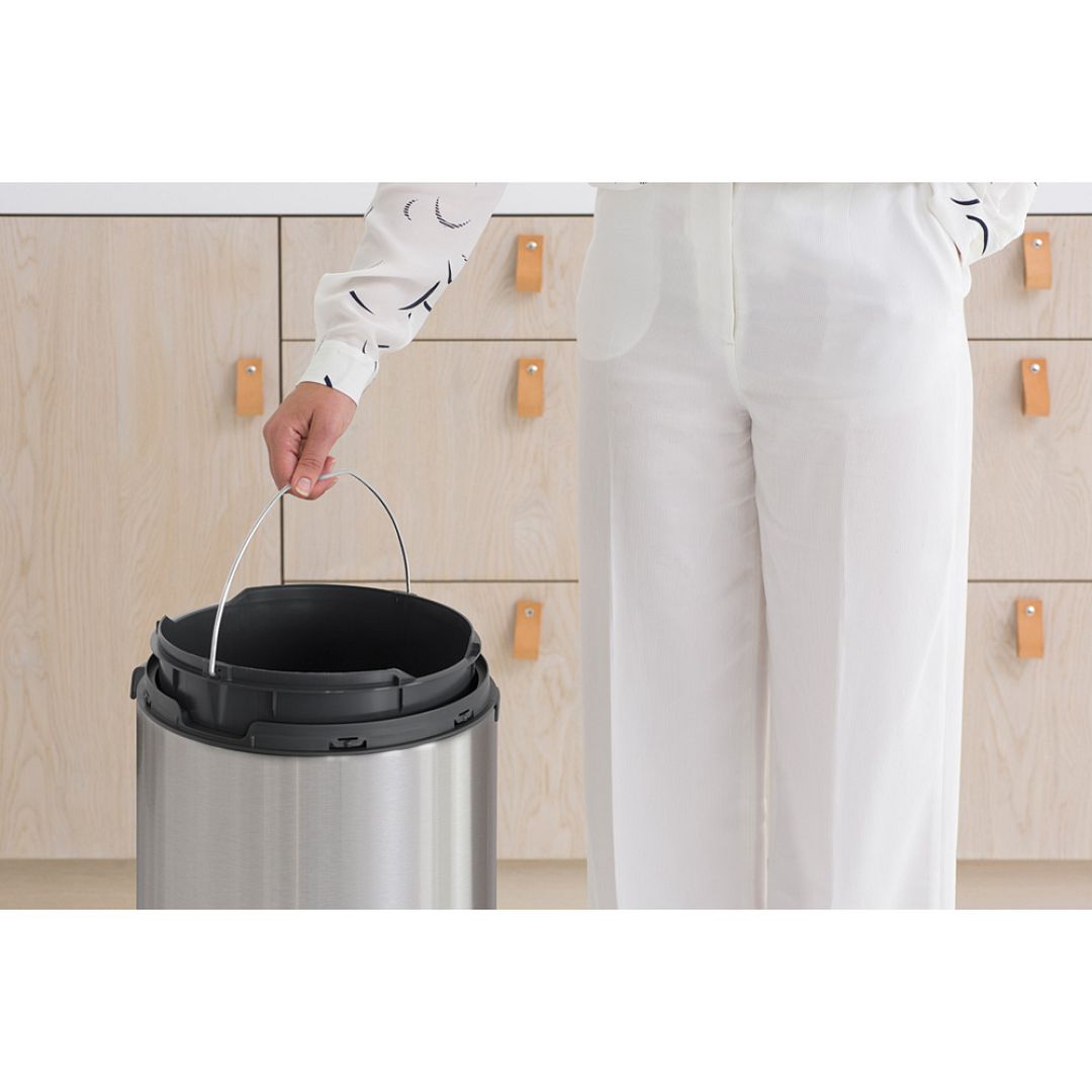 Touch Bin New, 30L Matt Steel Fingerprint Proof 8710755115462 Brabantia 96dpi 1000x1000px 7 NR 13417