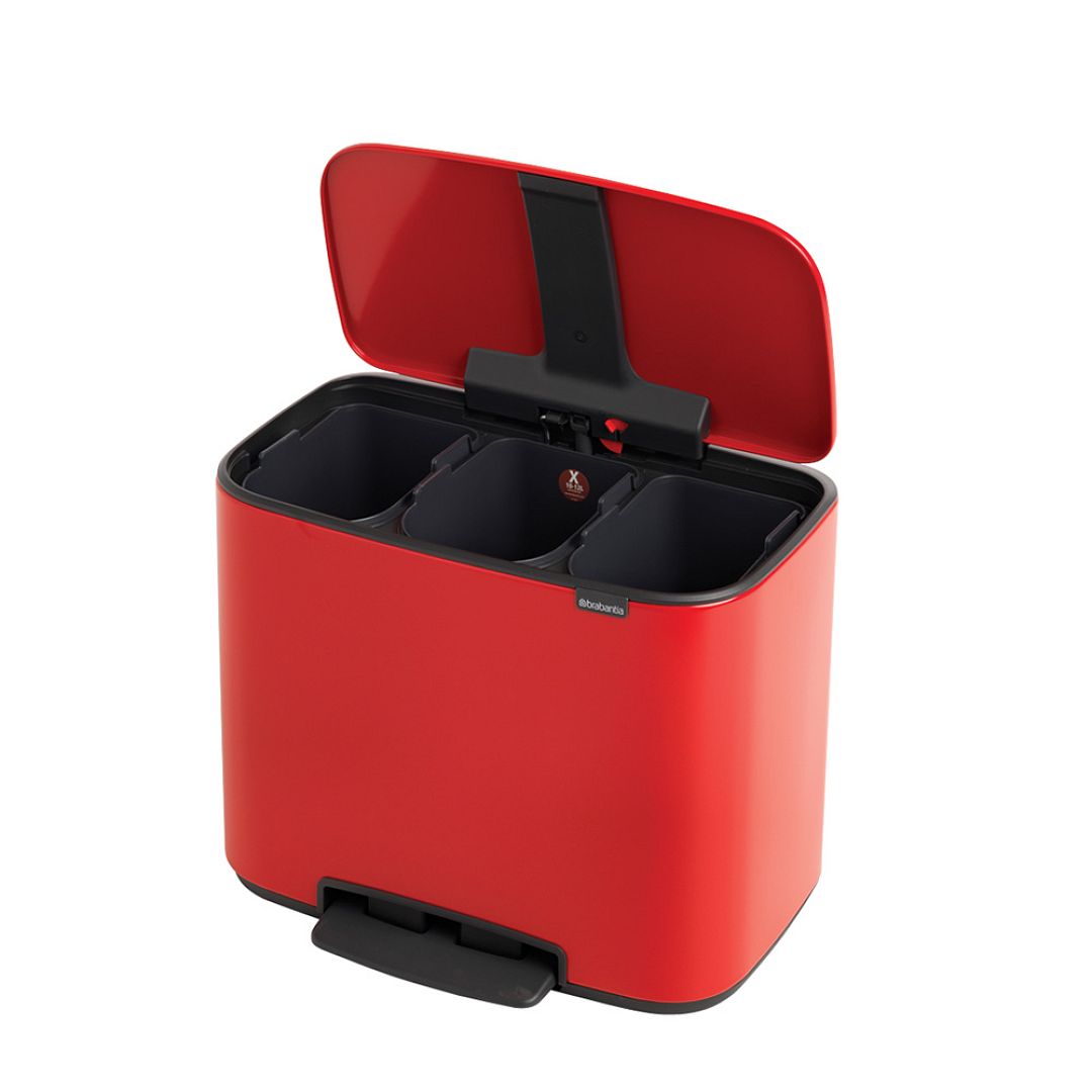 Bo Pedal Bin, 3 x 11L Passion Red 8710755121029 Brabantia 1000x1000px 7 NR 12914