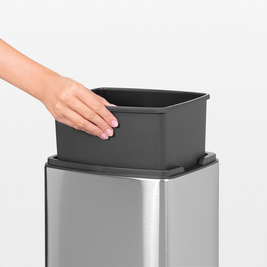 Touch Bin, 10L Matt Steel Fingerprint Proof 8710755477225 Brabantia 1000x1000px 7 NR 5363