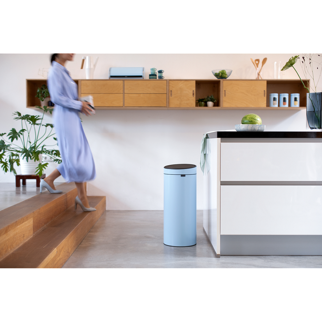 Touch Bin New, 30L Dreamy Blue 8710755202728 Brabantia 96dpi 1000x1000px 7 NR 27331