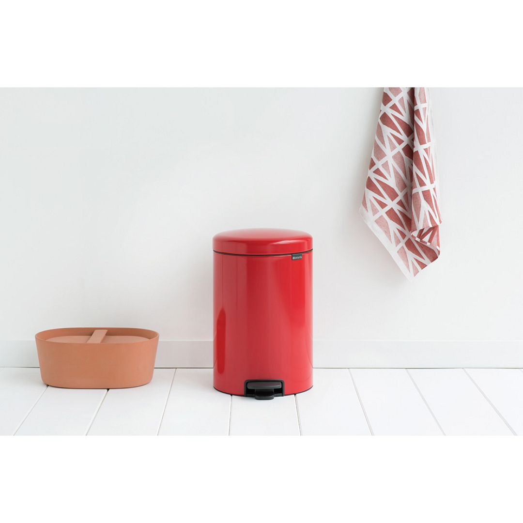 Pedal Bin newIcon, 20L Passion Red 8710755111860 Brabantia 1000x1000px 7 NR 2797