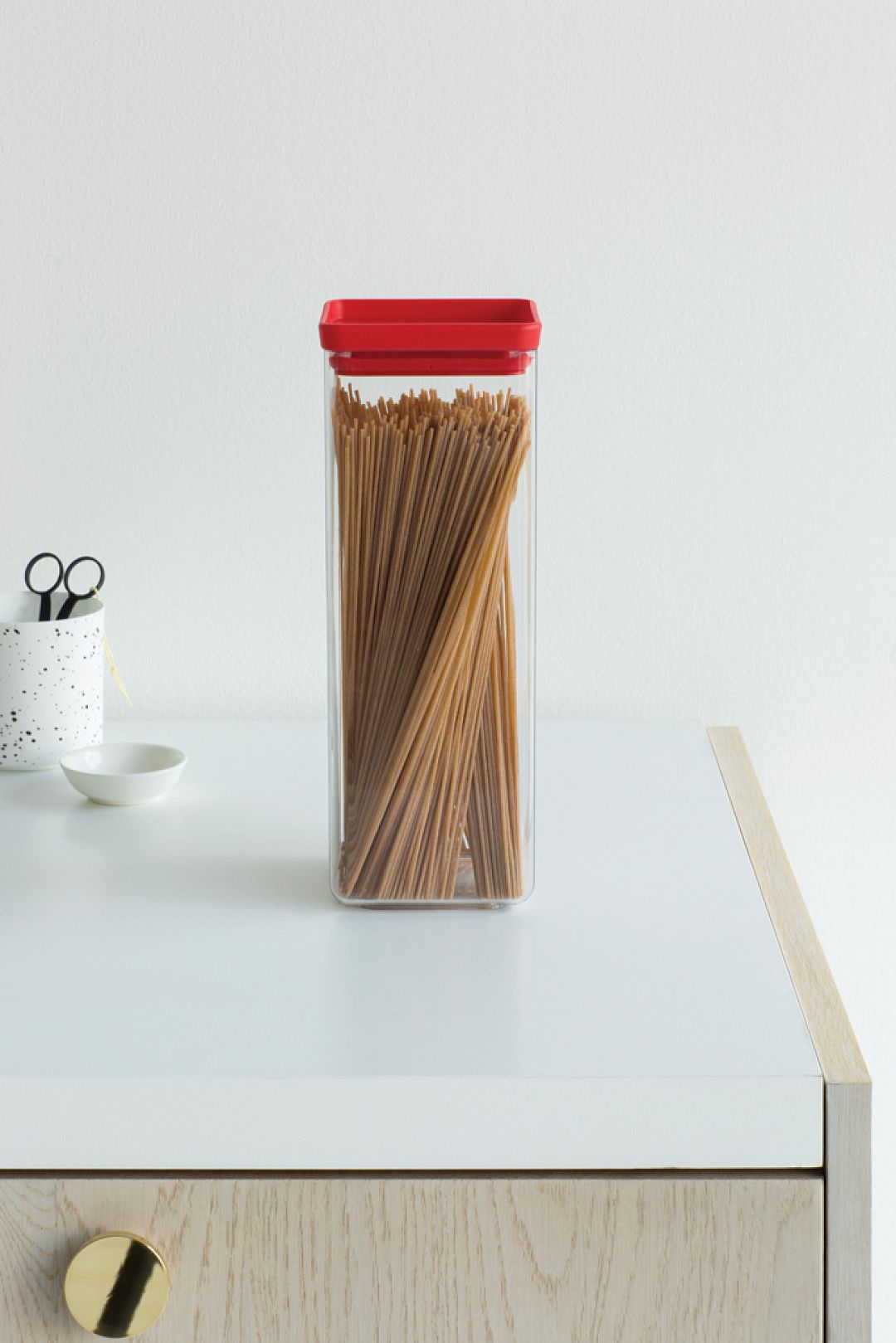 Square Canister, 2.5L Tasty Colours Red 8710755290046 Brabantia 683x1024px E NR 9155