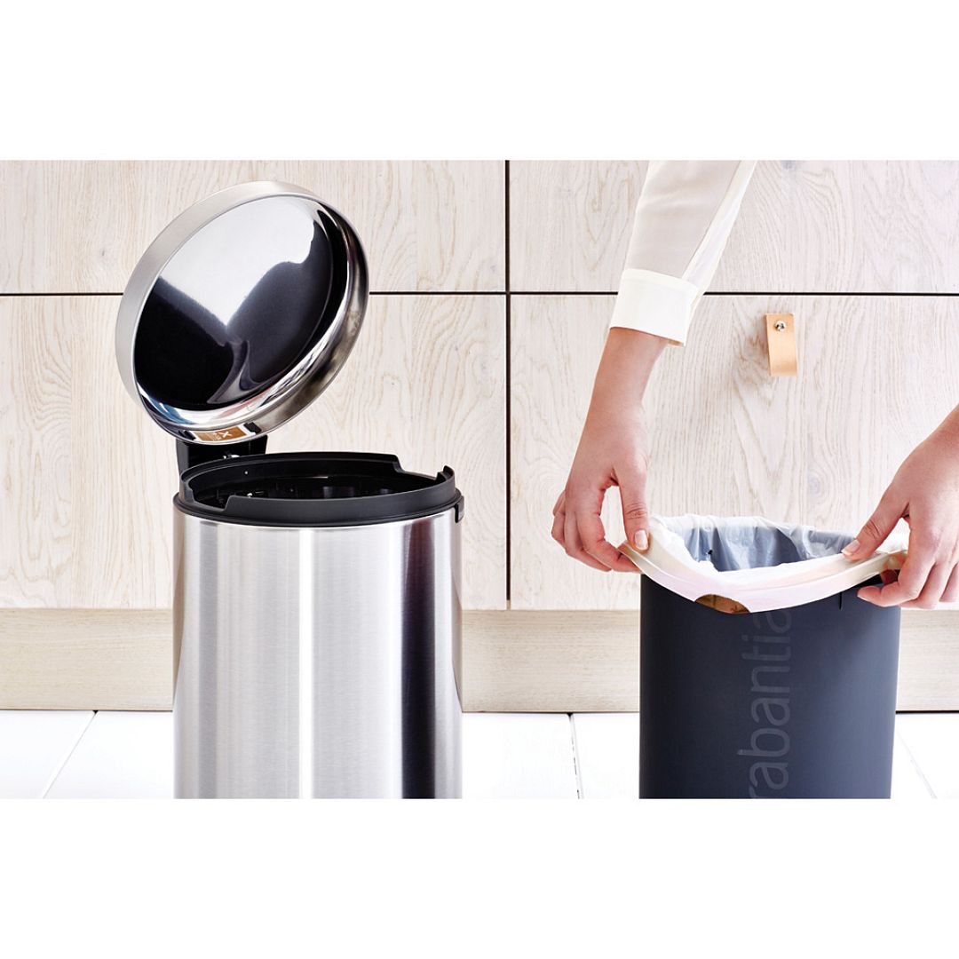 Pedal Bin newIcon, 12L Matt Steel Fingerprint Proof 8710755112041 Brabantia 1000x1000px 7 NR 10833