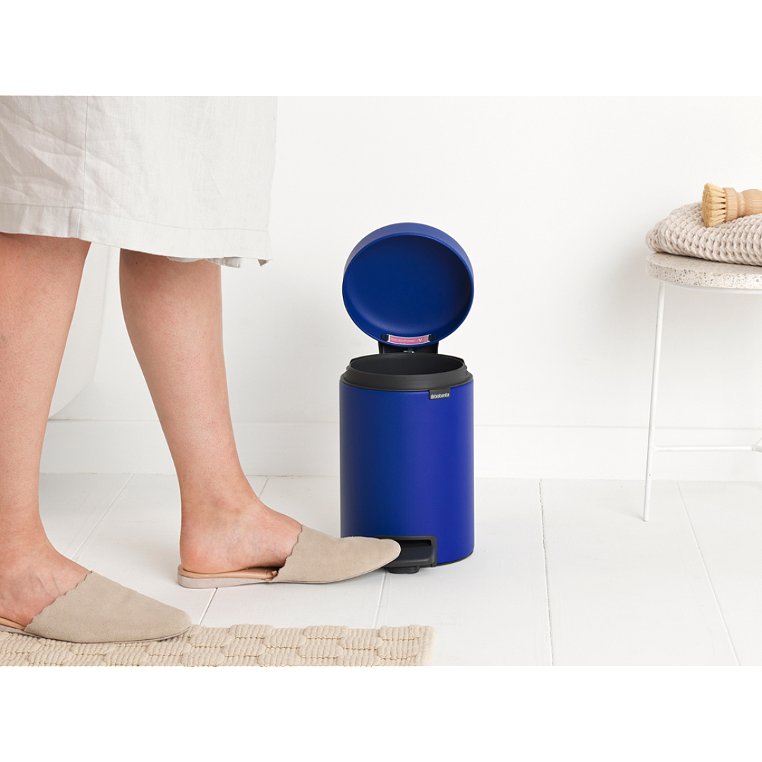 NewIcon Pedal Bin, 3L Mineral Powerful Blue 8710755204562 Brabantia 96dpi 1000x1000px 7 NR 27223