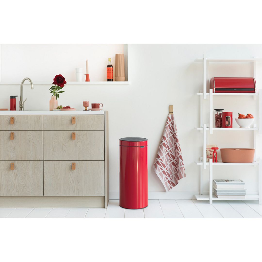 Touch Bin New, 30L Passion Red 8710755115189 Brabantia 96dpi 1000x1000px 7 NR 13366