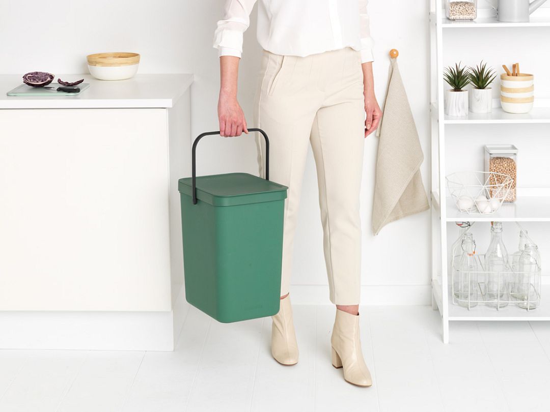 Sort & Go Waste Bin, 25L Fir Green 8710755129964 Brabantia 96dpi 1000x750px 7 NR 21444