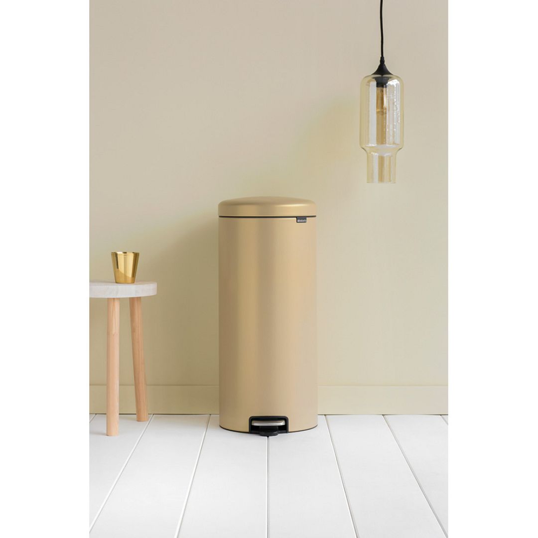 Pedal Bin newIcon, 30L Mineral Golden Beach 8710755115967 Brabantia 1000x1000px 7 NR 9206