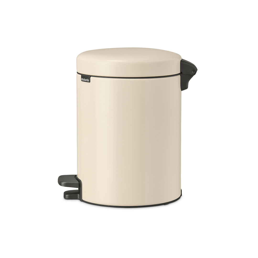 NewIcon Pedal Bin, 5L Soft Beige 8710755149900 Brabantia 96dpi 1000x1000px 7 NR 27483