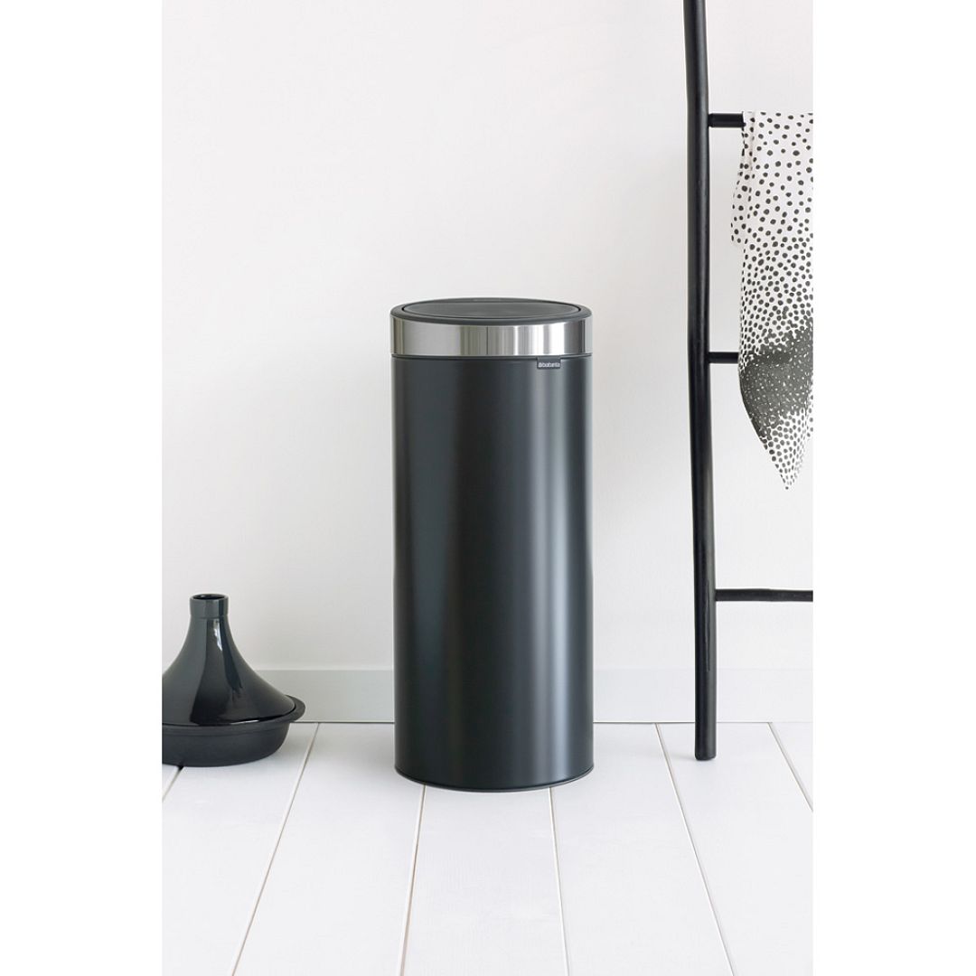 Touch Bin New, 30L Matt Black 8710755115448 Brabantia 96dpi 1000x1000px 7 NR 13408