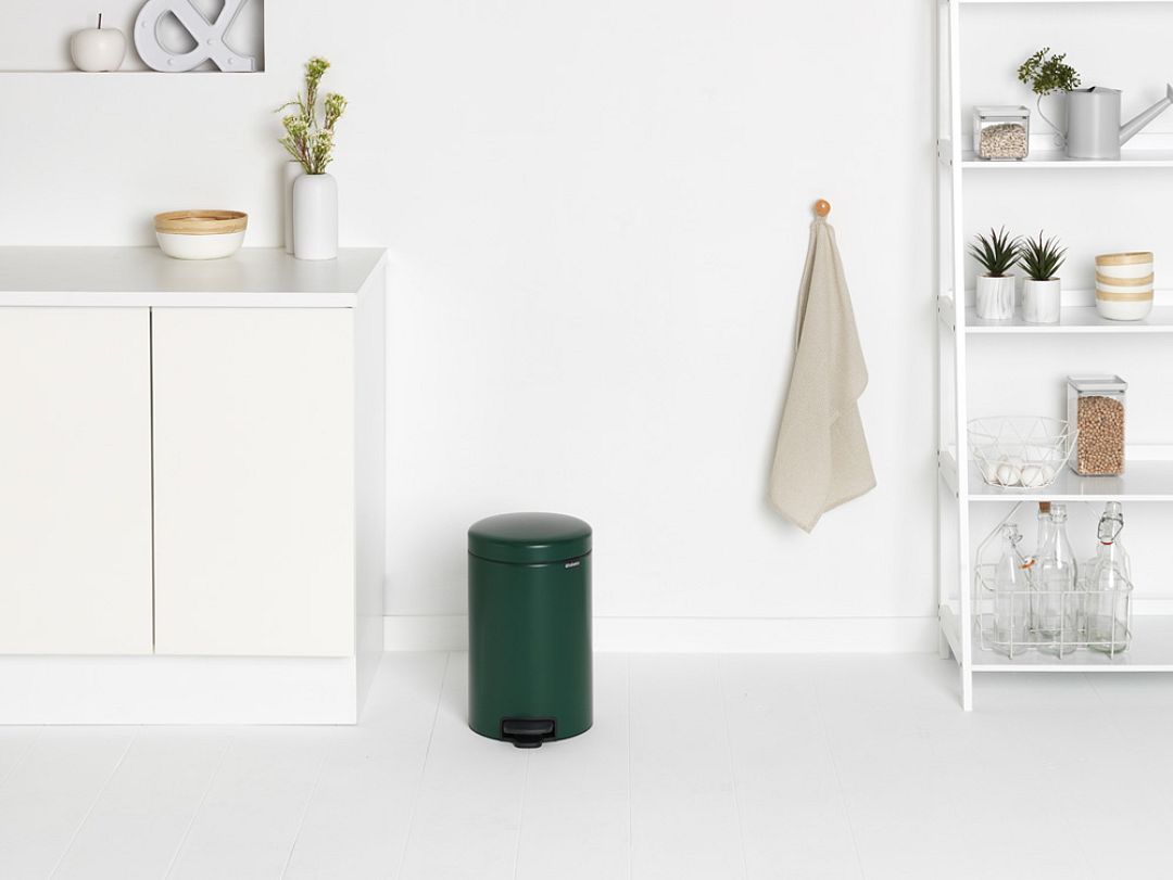 Pedal Bin newIcon, 12L Pine Green 8710755304040 Brabantia 96dpi 1000x751px 7 NR 20794