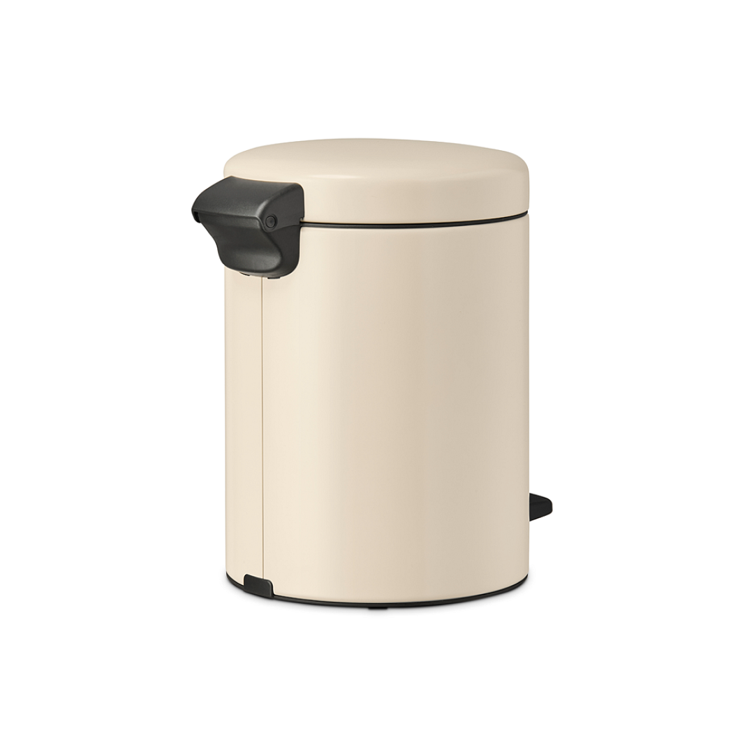 NewIcon Pedal Bin, 5L Soft Beige 8710755149900 Brabantia 96dpi 1000x1000px 7 NR 27480