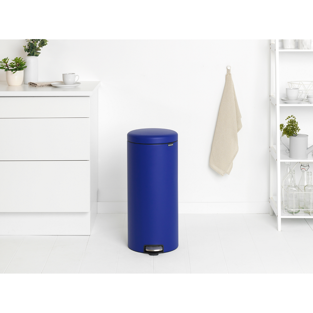 NewIcon Pedal Bin, 30L Mineral Powerful Blue 8710755207945 Brabantia 96dpi 1000x1000px 7 NR 27246