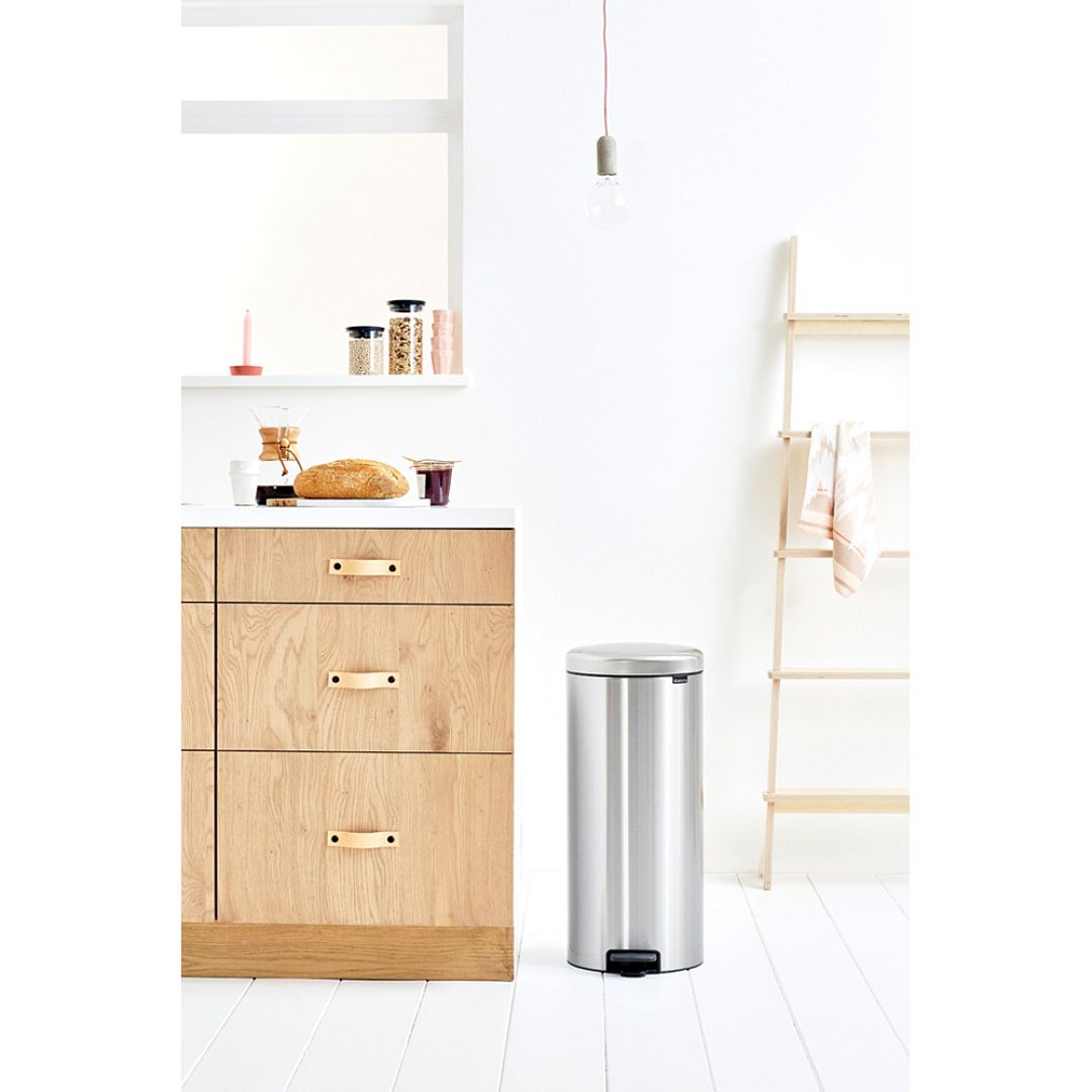 Pedal Bin newIcon, 30L Matt Steel Fingerprint Proof 8710755111822 Brabantia 1000x1000px 7 NR 2779