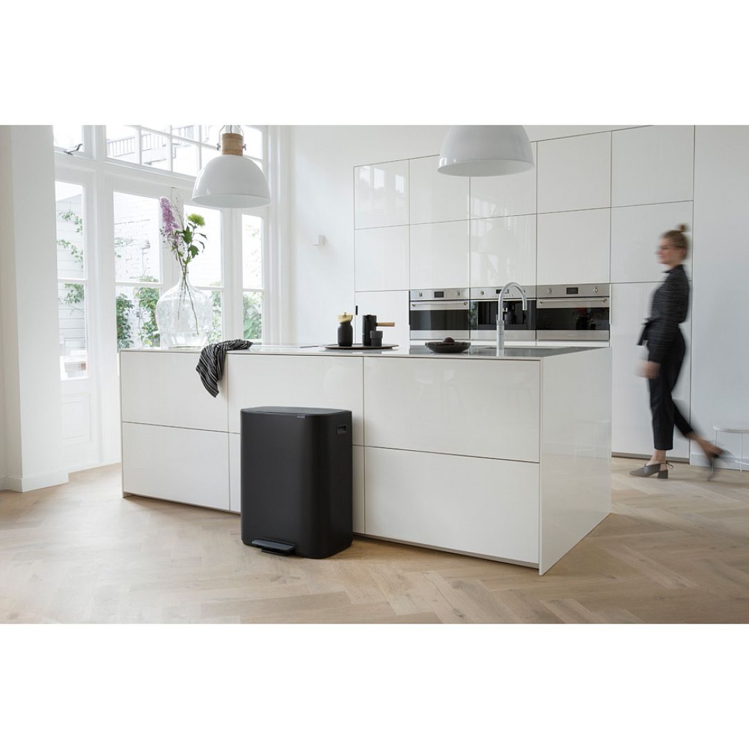 Bo Pedal Bin, 60L Matt Black 8710755211362 Brabantia 96dpi 1000x1000px 7 NR 17139