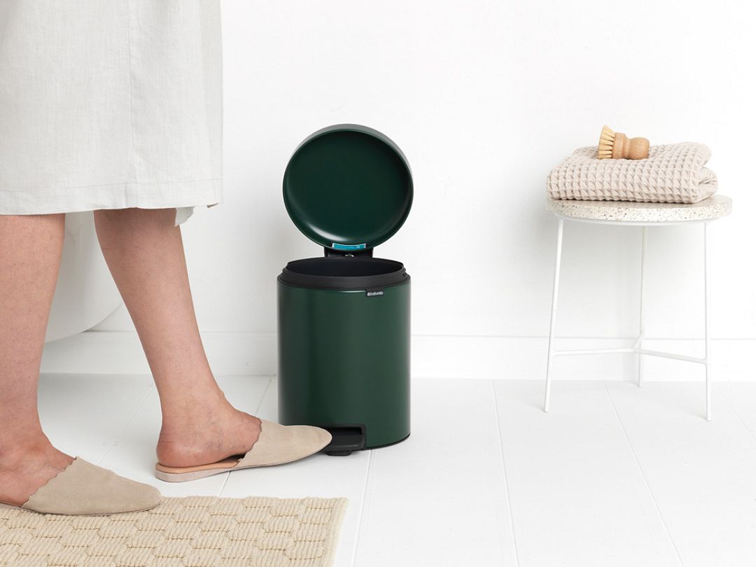 Pedal Bin newIcon, 5L Pine Green 8710755304026 Brabantia 96dpi 1000x750px 7 NR 20782