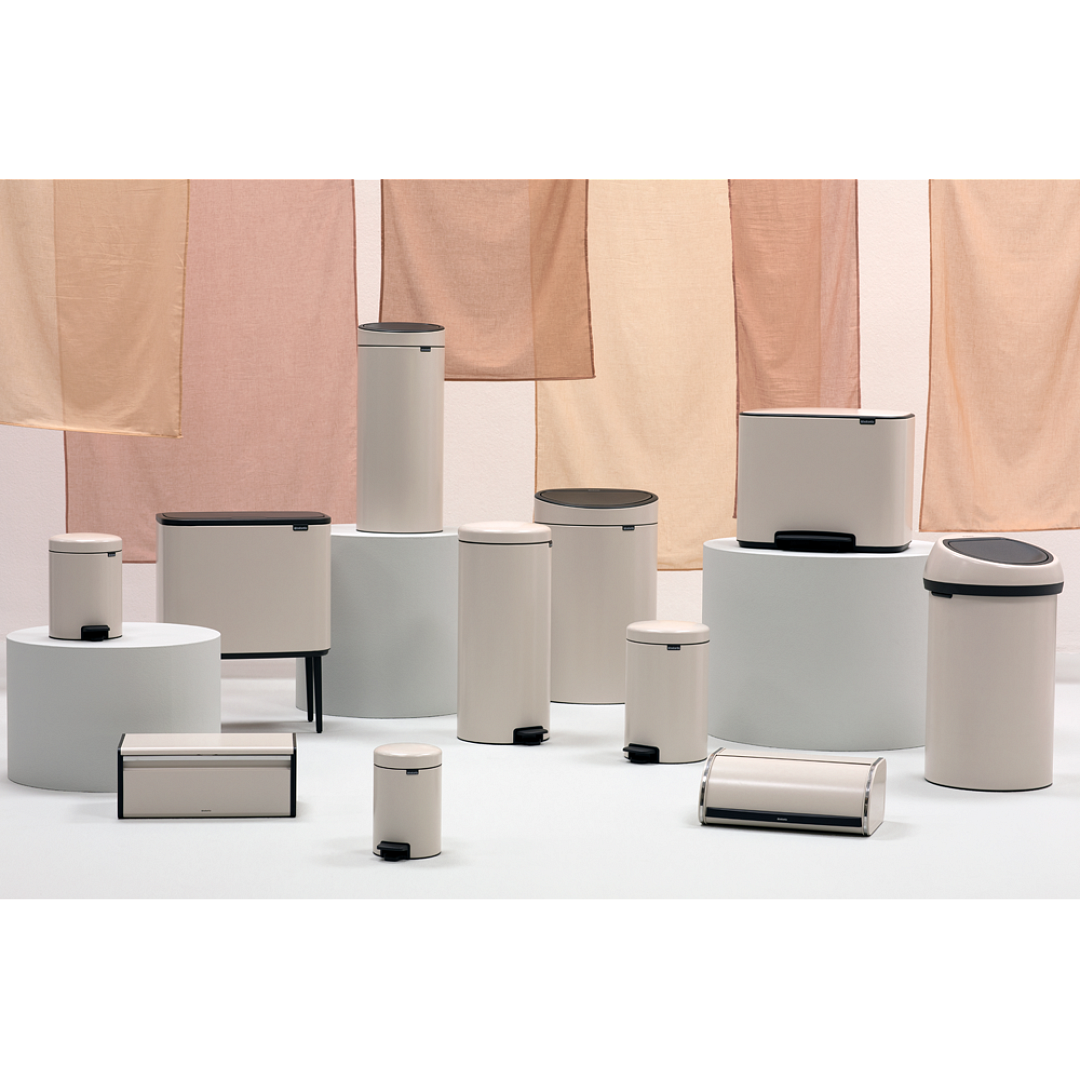 Group Shot Waste bins + Bread bin Soft Beige 96dpi 1000x1000px 7 NR 27342