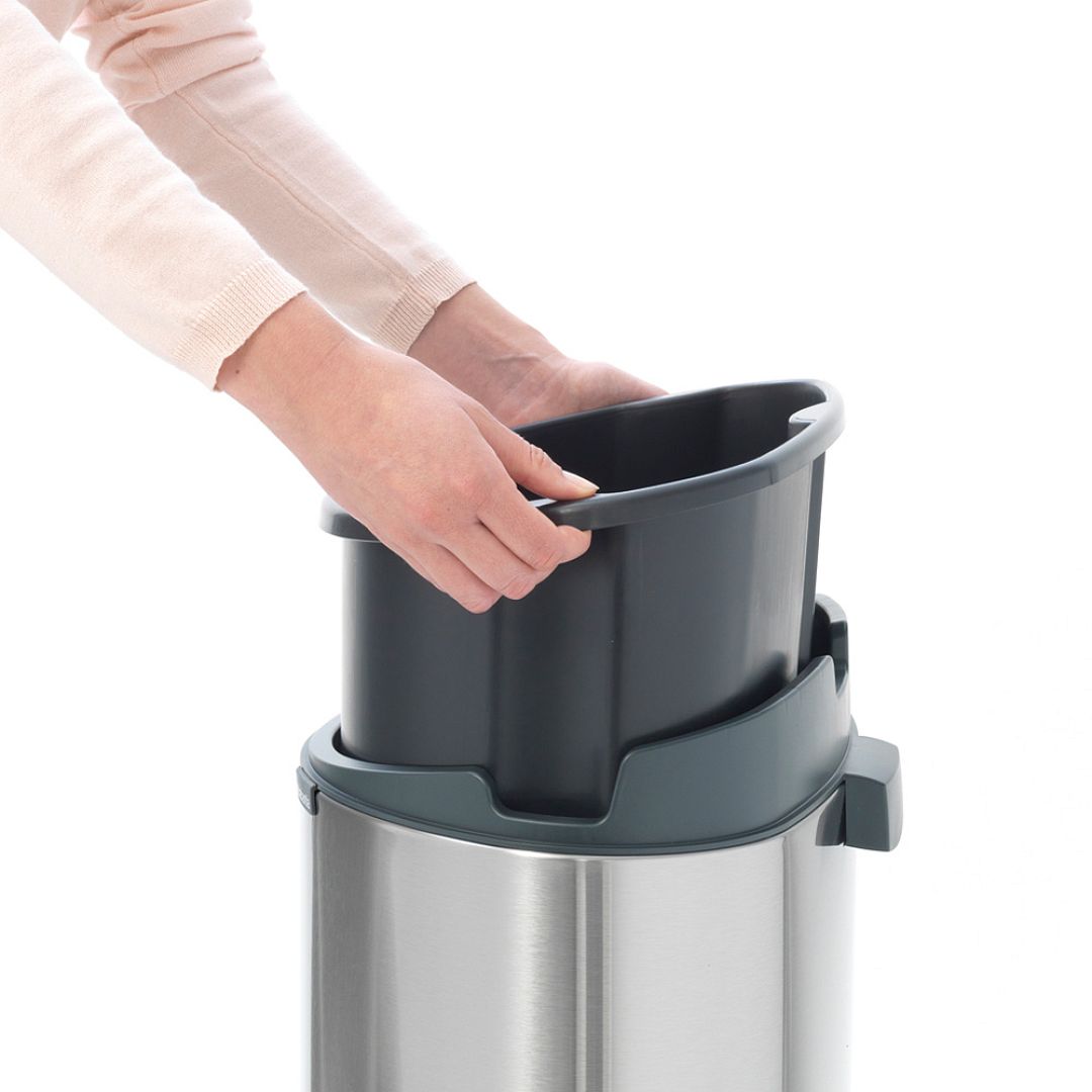 Touch Bin New, 40L Matt Steel 8710755114823 Brabantia 96dpi 1000x1000px 7 NR 13316