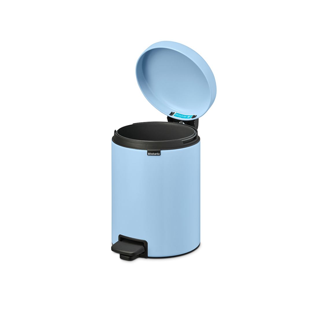 NewIcon Pedal Bin, 5L Dreamy Blue 8710755202681 Brabantia 96dpi 1000x1000px 7 NR 27442