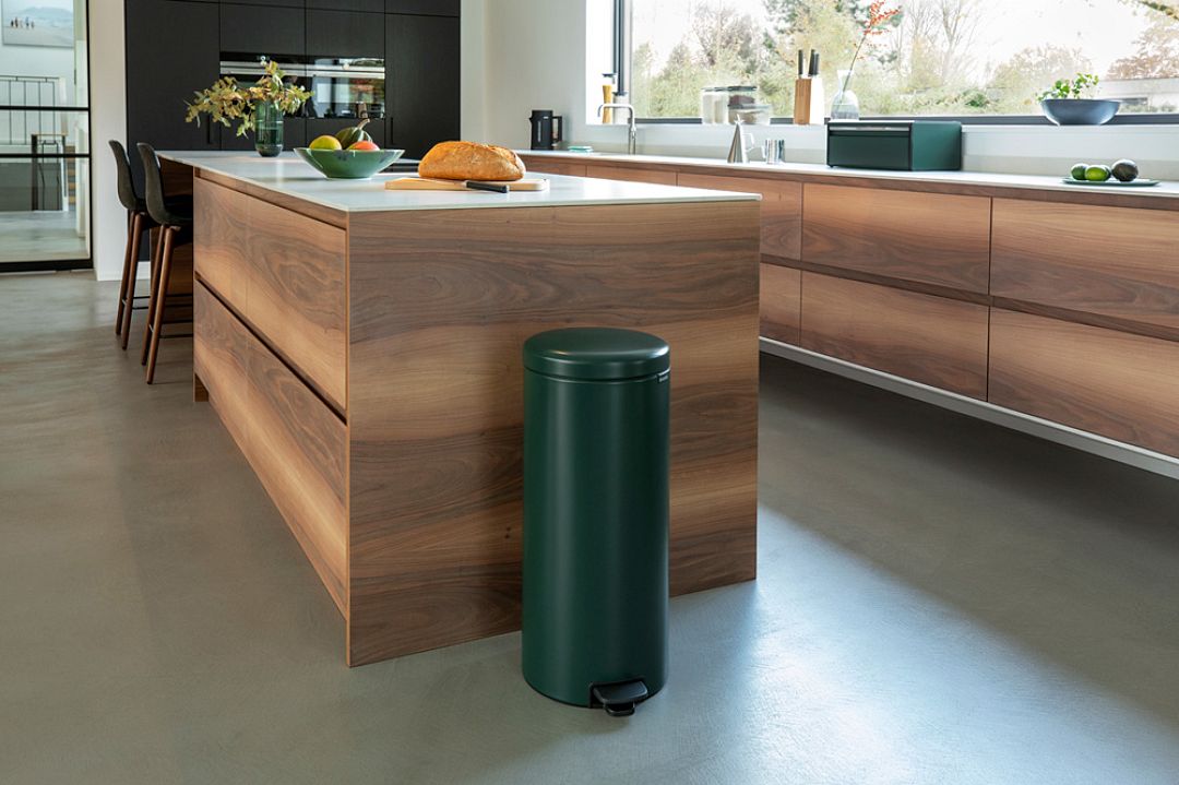 Pedal Bin newIcon, 30L Pine Green 8710755304088 Brabantia 96dpi 1000x666px 7 NR 20375