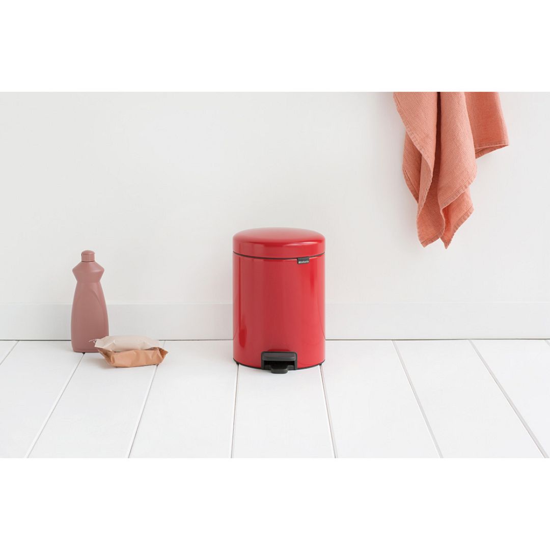 Pedal Bin newIcon, 5L Passion Red 8710755112089 Brabantia 1000x1000px 7 NR 2819