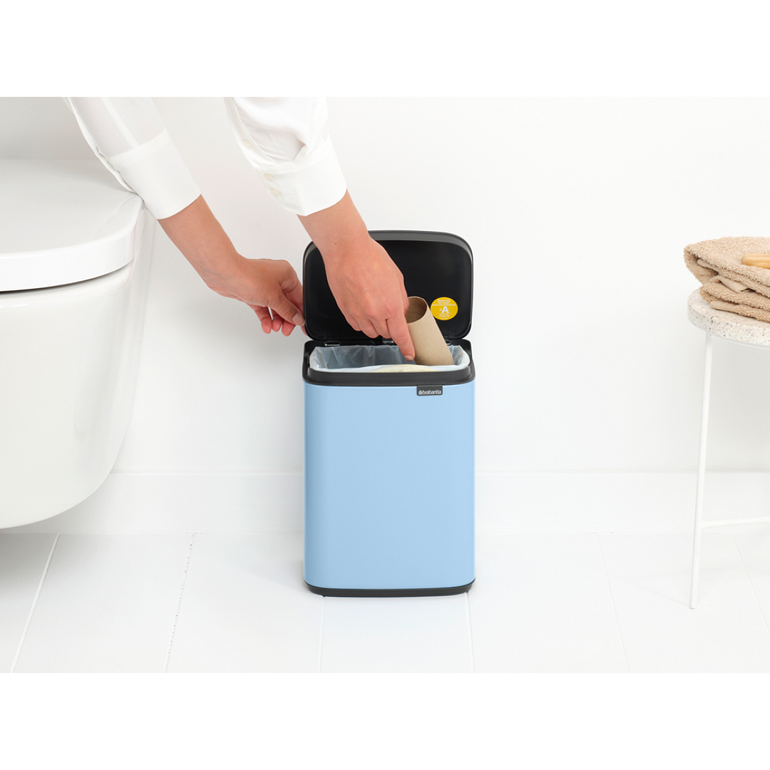 Bo Waste Bin, 4L Dreamy Blue 8710755224003 Brabantia 96dpi 1000x1000px 7 NR 30382