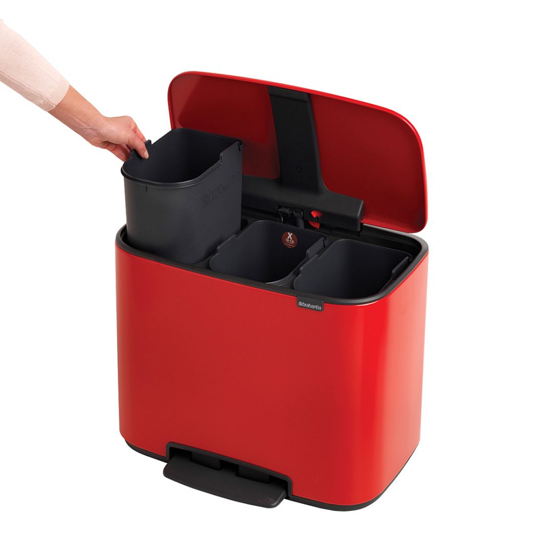 Bo Pedal Bin, 3 x 11L Passion Red 8710755121029 Brabantia 1000x1000px 7 NR 12915