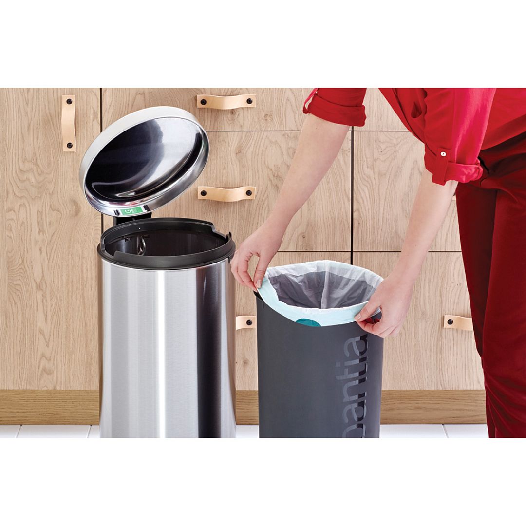 Pedal Bin newIcon, 30L Matt Steel Fingerprint Proof 8710755111822 Brabantia 1000x1000px 7 NR 2785