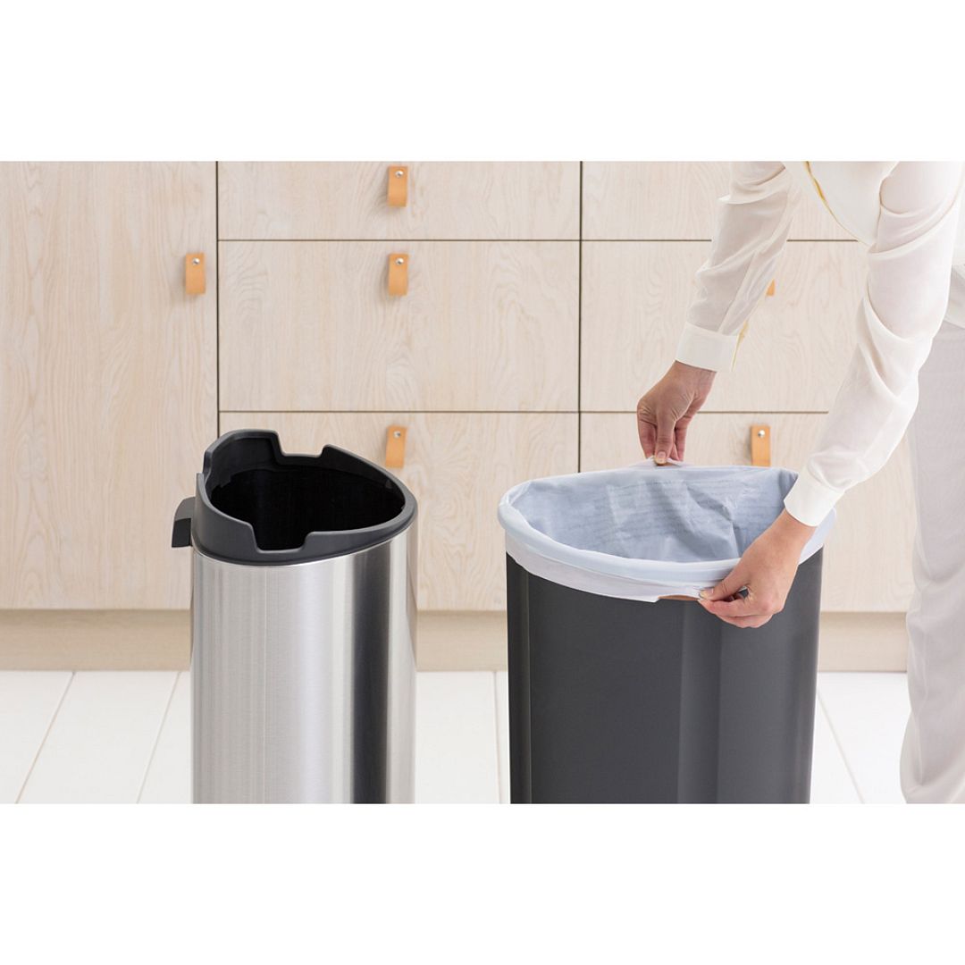 Touch Bin New, 40L Matt Steel 8710755114823 Brabantia 96dpi 1000x1000px 7 NR 13311