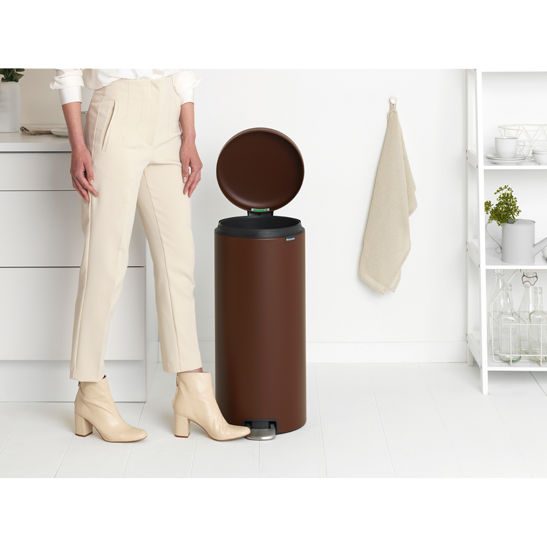 NewIcon Pedal Bin, 30L Mineral Cosy Brown 8710755208607 Brabantia 96dpi 1000x1000px 7 NR 27217