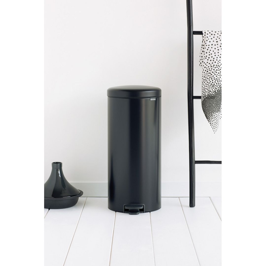 Pedal Bin newIcon, 30L Matt Black 8710755114540 Brabantia 1000x1000px 7 NR 2911