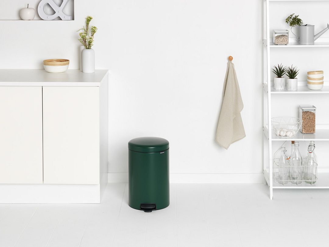 Pedal Bin newIcon, 20L Pine Green 8710755304064 Brabantia 96dpi 1000x751px 7 NR 20807