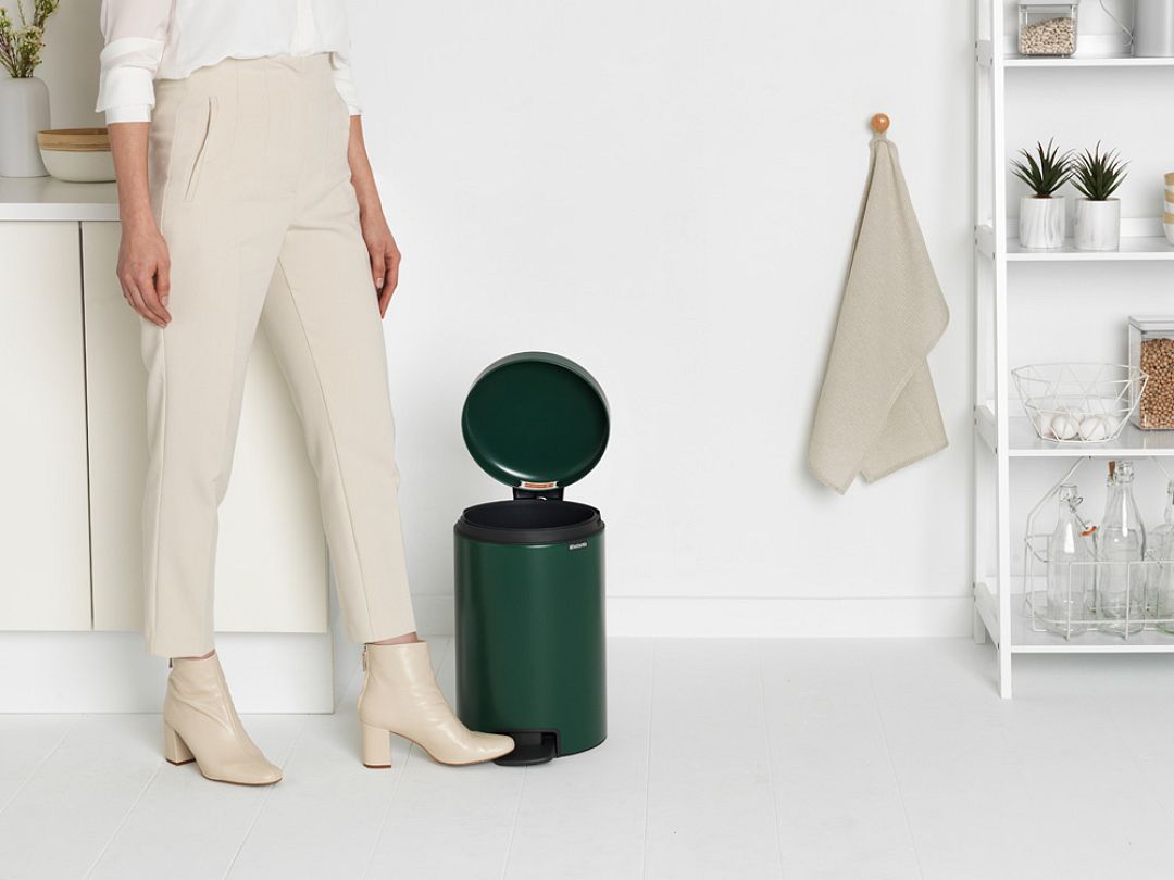 Pedal Bin newIcon, 12L Pine Green 8710755304040 Brabantia 96dpi 1000x750px 7 NR 20795