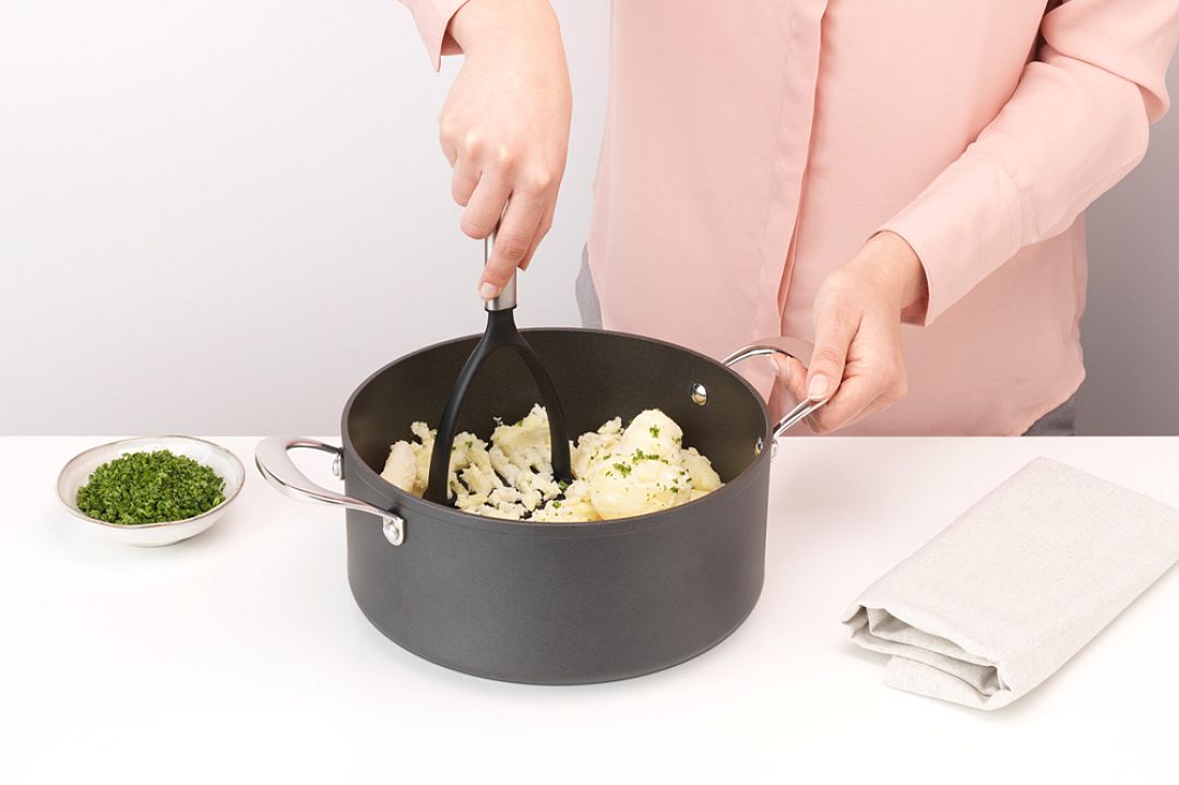 Potato Masher, Non Stick Profile 8710755250507 Brabantia 96dpi 1000x666px 7 NR 19709