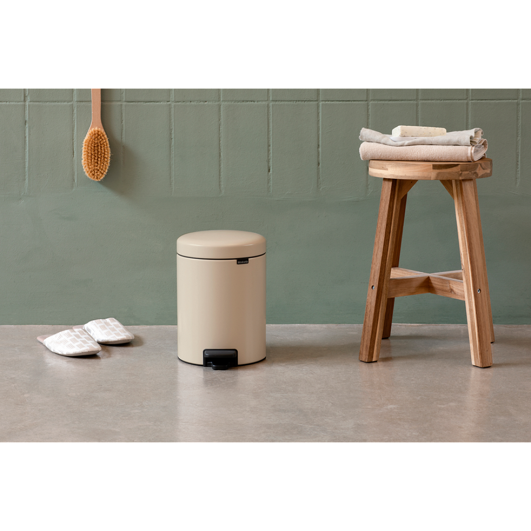 NewIcon Pedal Bin, 3L Soft Beige 8710755149887 Brabantia 96dpi 1000x1000px 7 NR 28112