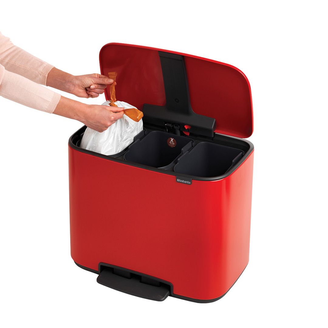 Bo Pedal Bin, 3 x 11L Passion Red 8710755121029 Brabantia 1000x1000px 7 NR 12916