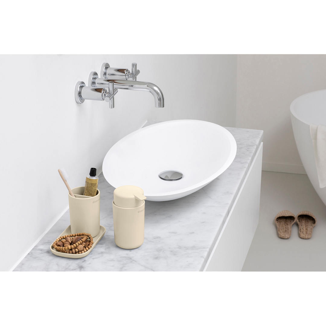 ReNew Bathroom Accessory set of 3 Soft Beige 8710755223402 Brabantia 96dpi 1000x1000px 7 NR 29167