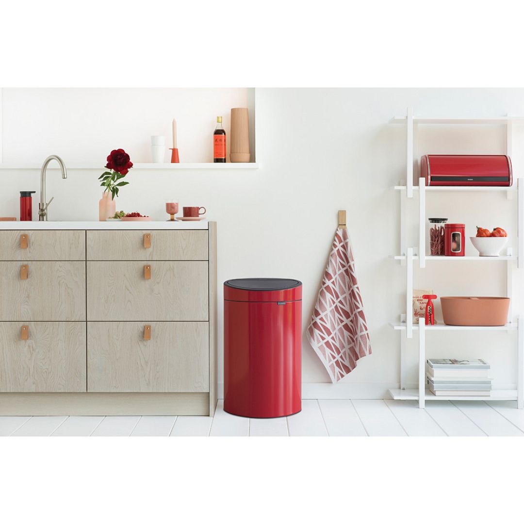 Touch Bin New, 40L Passion Red 8710755114960 Brabantia 96dpi 1000x1000px 7 NR 13345