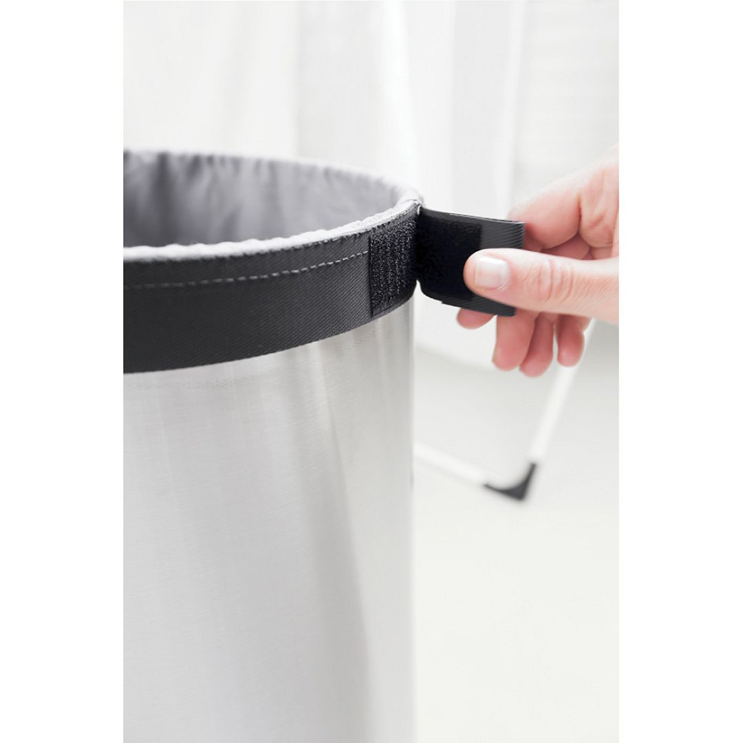 Laundry Bin, 35L, Plastic Lid Matt Steel 8710755103469 Brabantia 1000x1000px 7 NR 2161