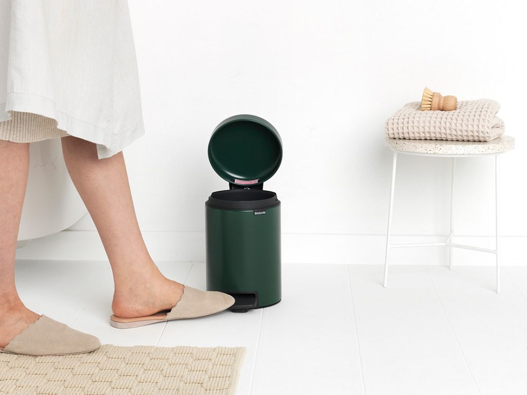 Pedal Bin newIcon, 3L Pine Green 8710755304002 Brabantia 96dpi 1000x750px 7 NR 20769