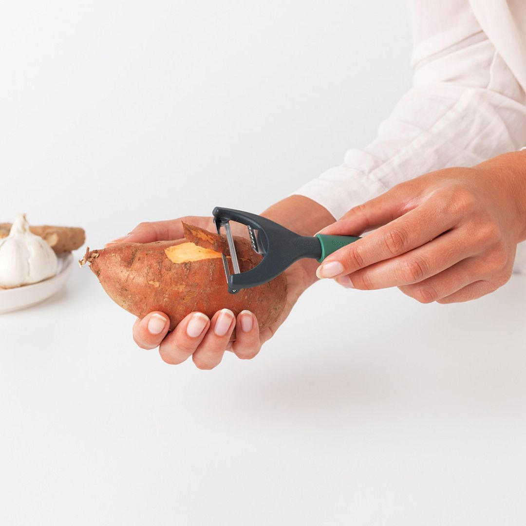 Food Y Peeler plus Zester, TASTY+ Fir Green 8710755122927 Brabantia 96dpi 1000x1000px 7 NR 15339