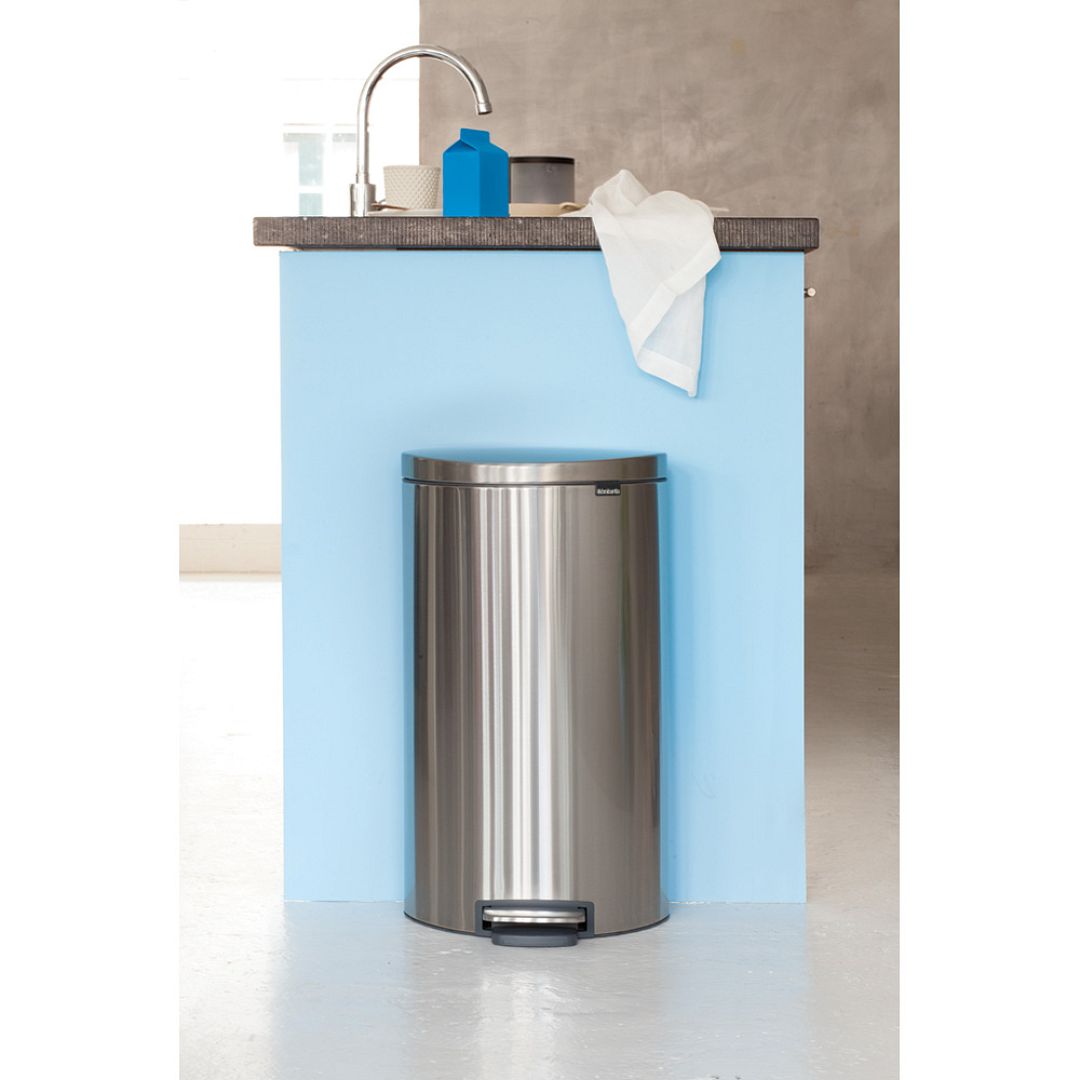 Pedal Bin FlatBack+, 40L Matt Steel Fingerprint Proof 8710755482021 Brabantia 1000x1000px 7 NR 5977