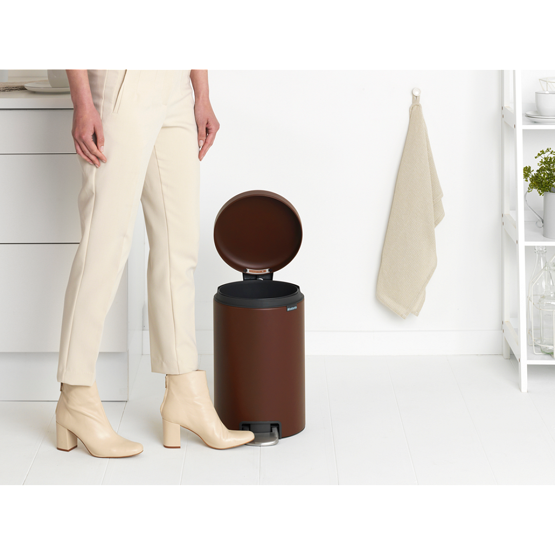 NewIcon Pedal Bin, 12L Mineral Cosy Brown 8710755208560 Brabantia 96dpi 1000x1000px 7 NR 27205