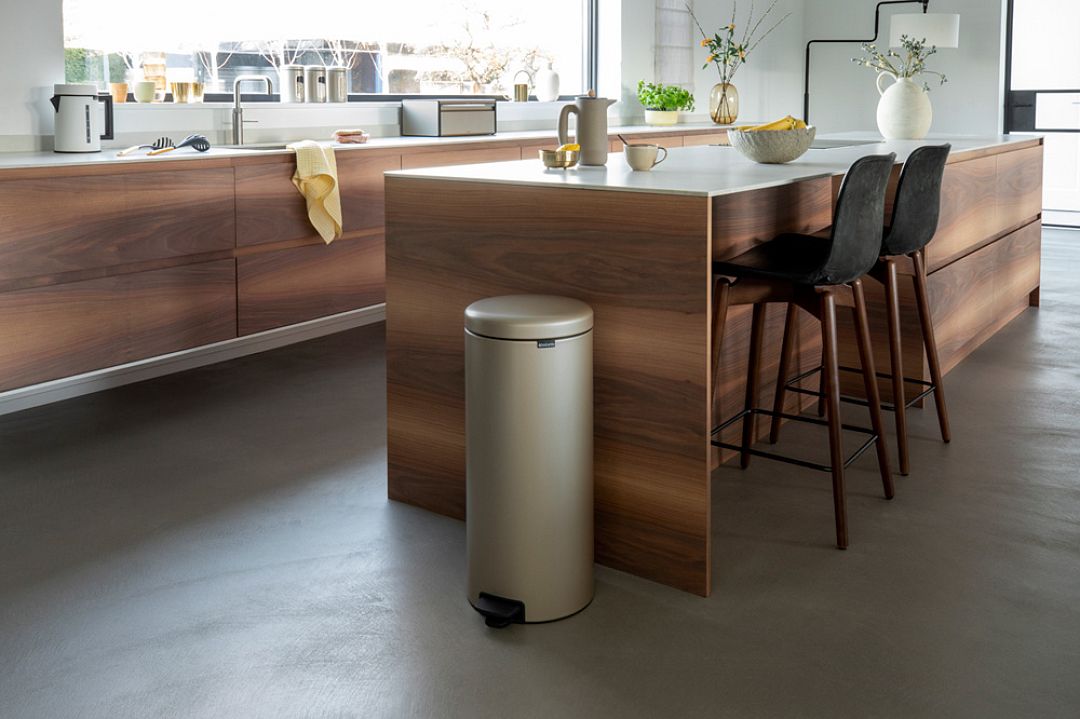 Pedal Bin newIcon, 30L Champagne 8710755304484 Brabantia 96dpi 1000x666px 7 NR 20342