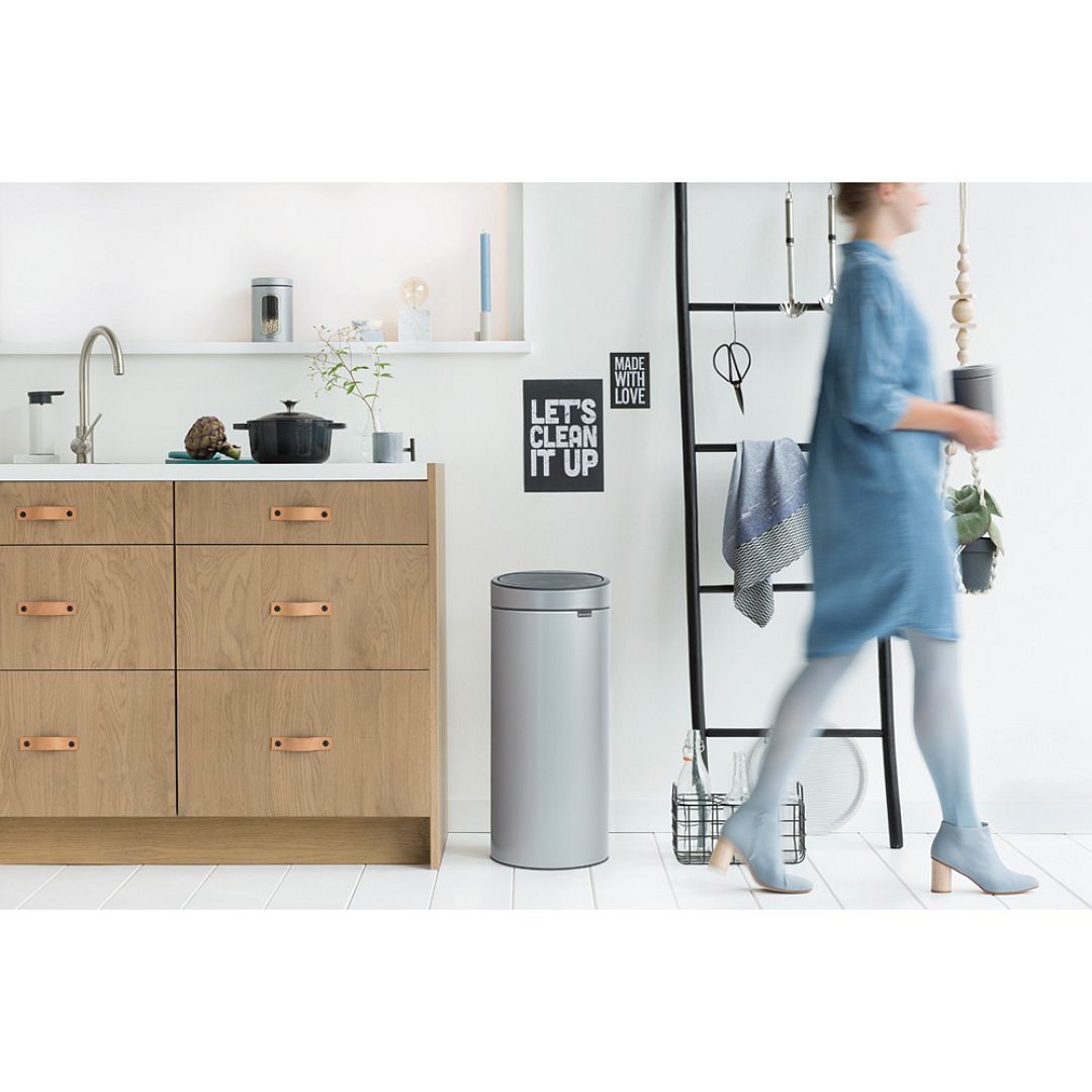 Touch Bin New, 30L Metallic Grey 8710755115387 Brabantia 96dpi 1000x1000px 7 NR 13399