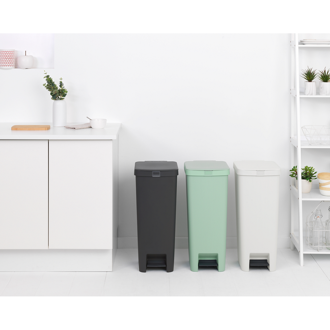 StepUp Pedal Bin 40L Jade Green 8710755800108 Brabantia 96dpi 1000x1000px 7 NR 24958