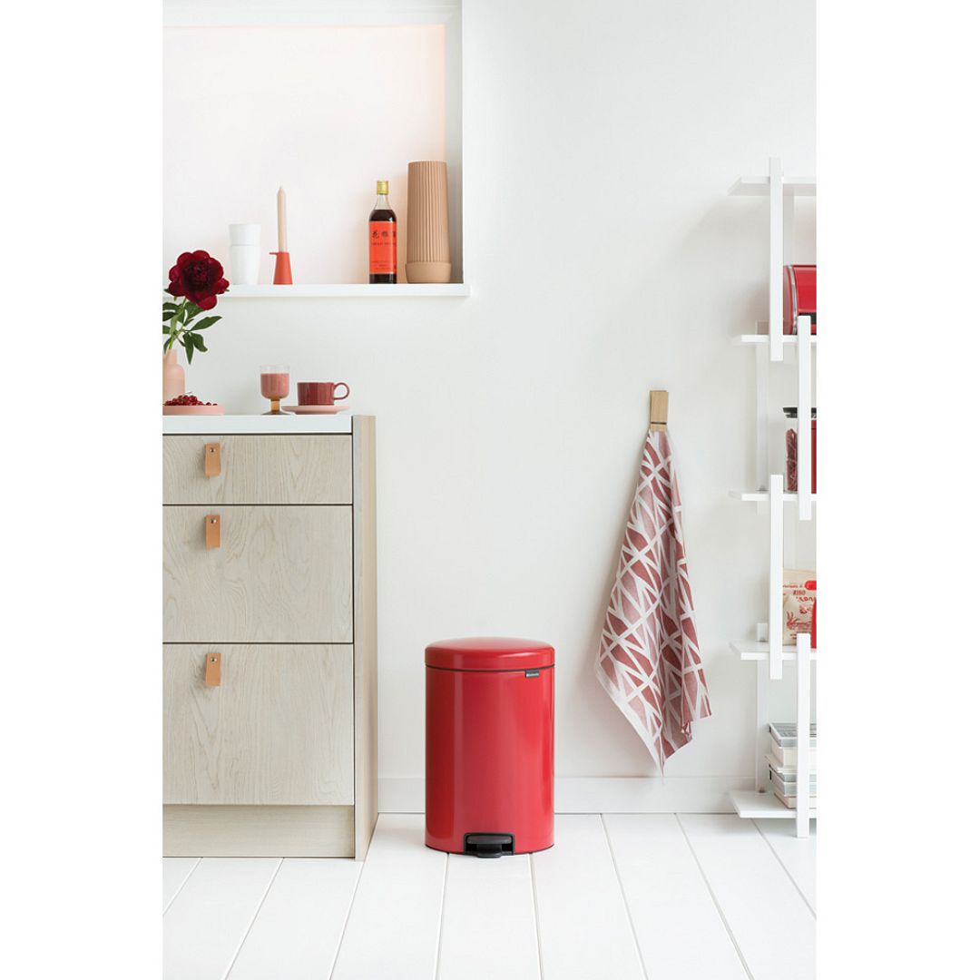 Pedal Bin newIcon, 20L Passion Red 8710755111860 Brabantia 1000x1000px 7 NR 2798