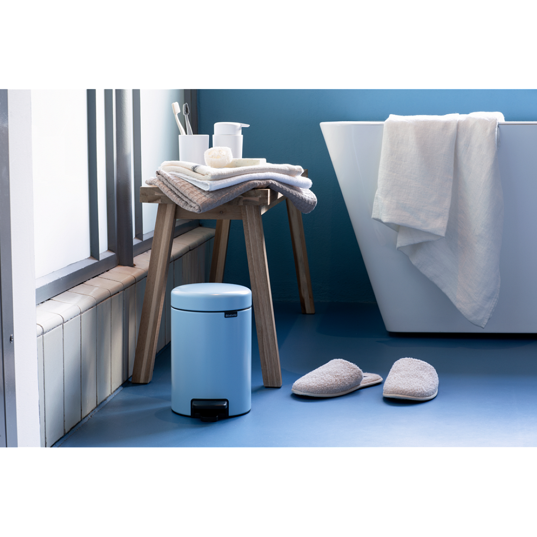 NewIcon Pedal Bin, 3L Dreamy Blue 8710755202582 Brabantia 96dpi 1000x1000px 7 NR 27326