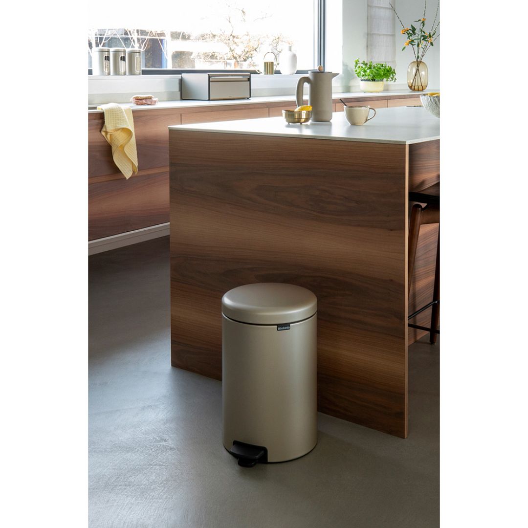 Pedal Bin newIcon, 20L Champagne 8710755304460 Brabantia 96dpi 1000x1000px 7 NR 20337