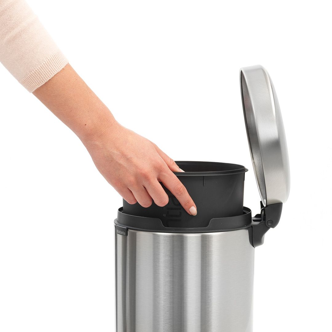 Pedal Bin newIcon, 5L Matt Steel Fingerprint Proof 8710755112102 Brabantia 1000x1000px 7 NR 3684