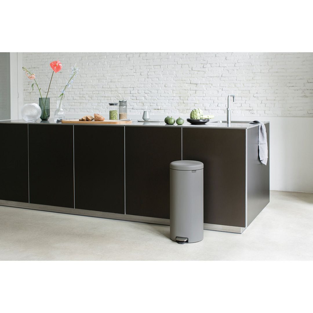 Pedal Bin newIcon, 30L Mineral Concrete Grey 8710755119187 Brabantia 96dpi 1000x1000px 7 NR 14249